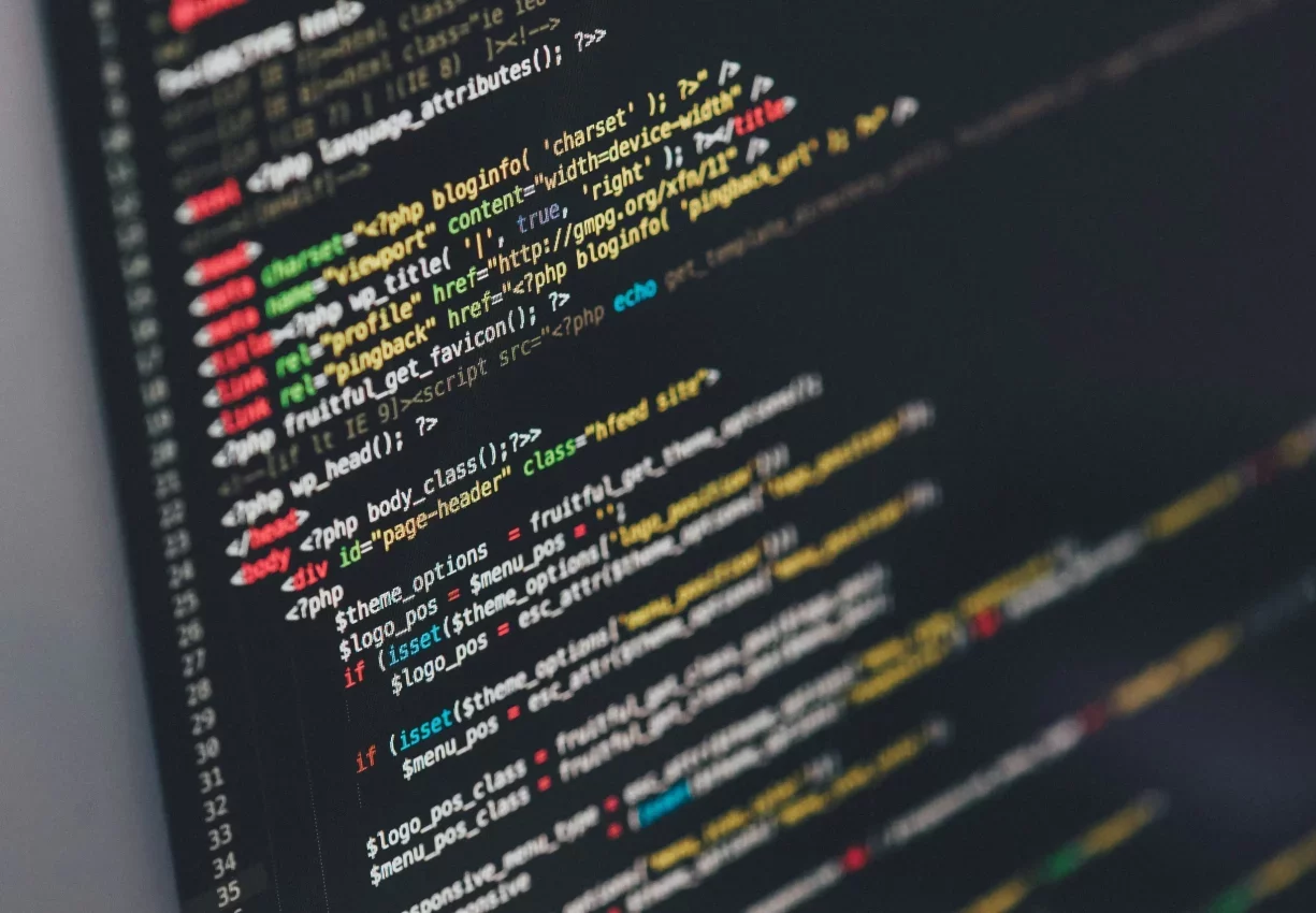 Código de programación en la pantalla de un editor